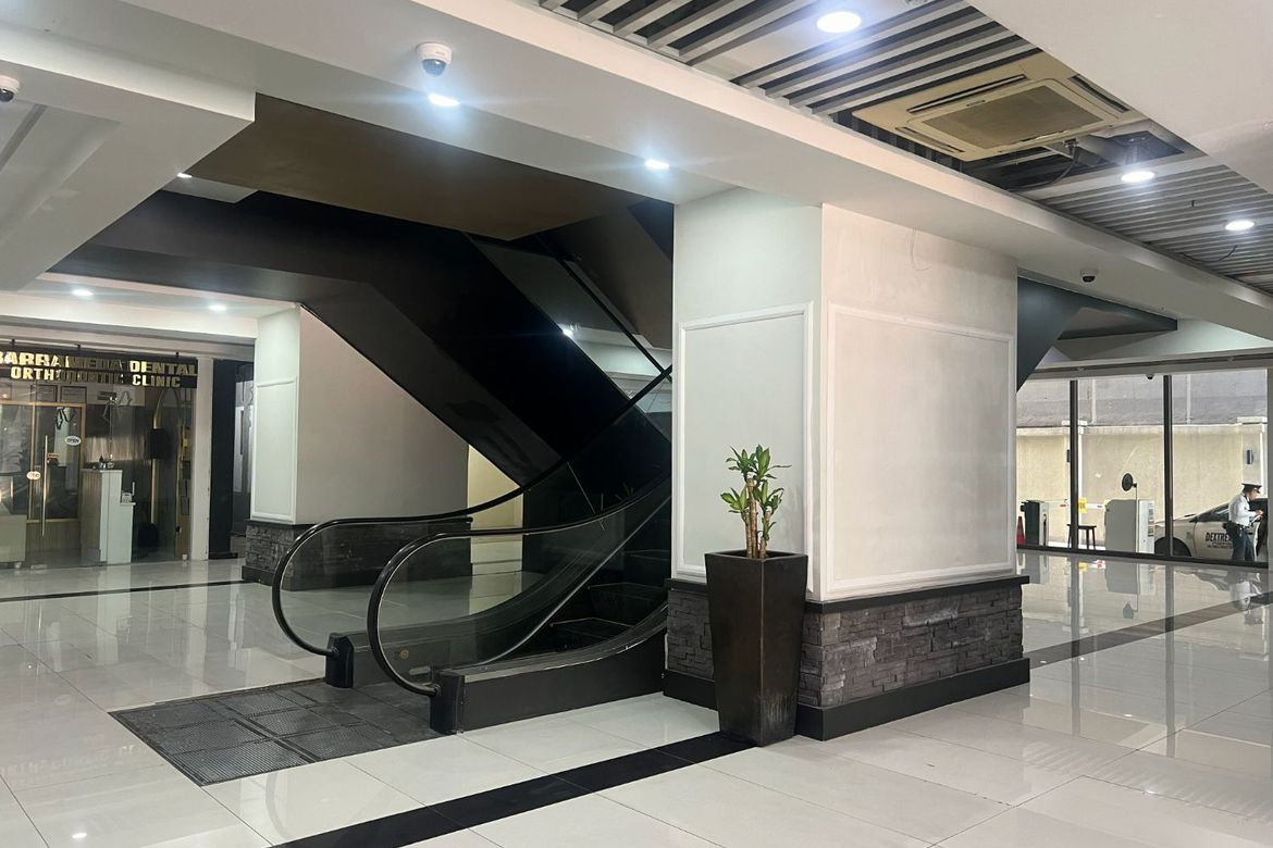 Commercial for Sale in Laureano di Trevi Tower, Pio Del Pilar, Makati, Metro Manila near MRT-3 Magallanes – photo 4