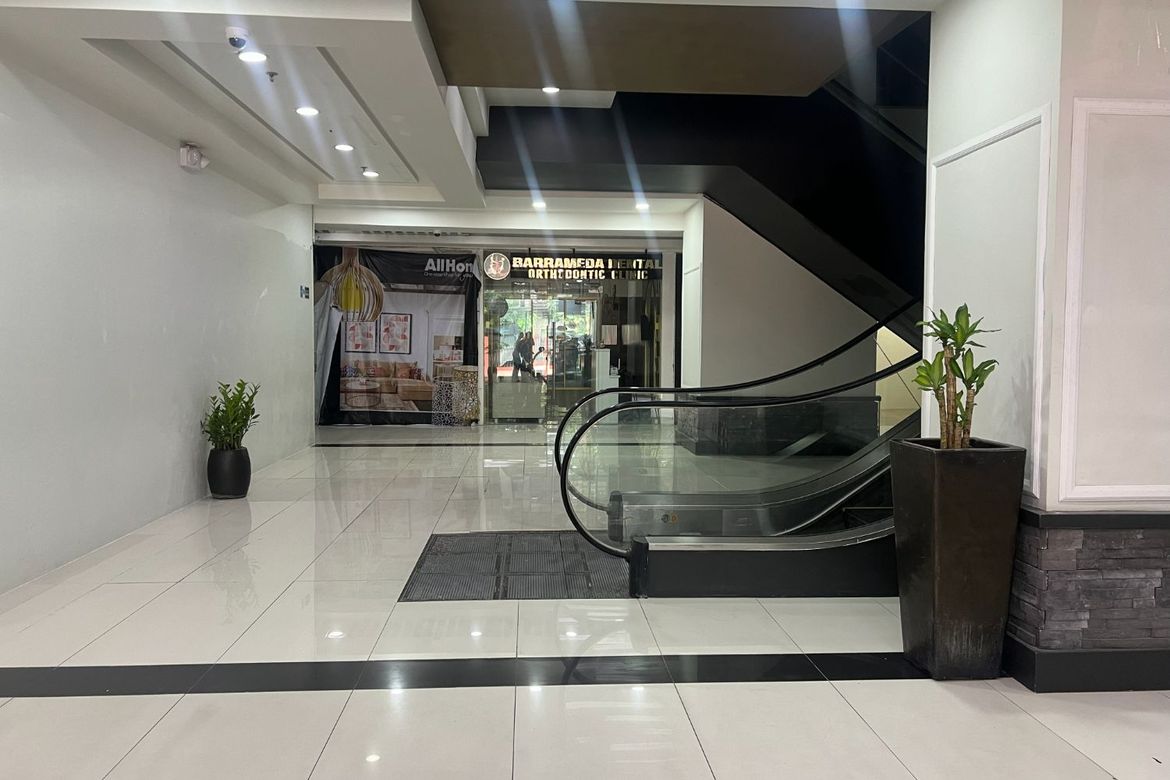 Commercial for Sale in Laureano di Trevi Tower, Pio Del Pilar, Makati, Metro Manila near MRT-3 Magallanes – photo 5