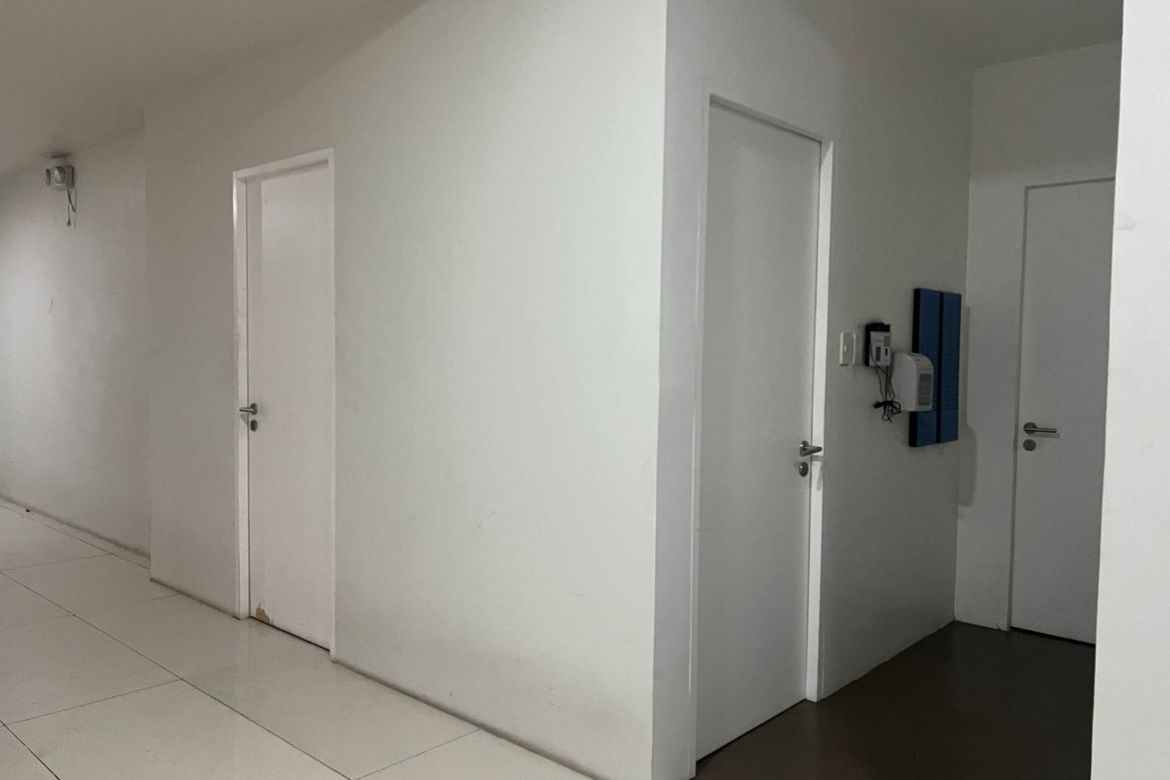 Commercial for Sale in Laureano di Trevi Tower, Pio Del Pilar, Makati, Metro Manila near MRT-3 Magallanes – photo 2