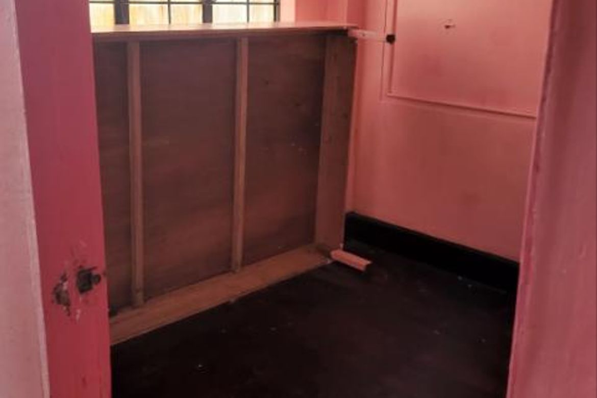 Commercial for Sale in Manila, Metro Manila near LRT-2 Legarda – photo 8