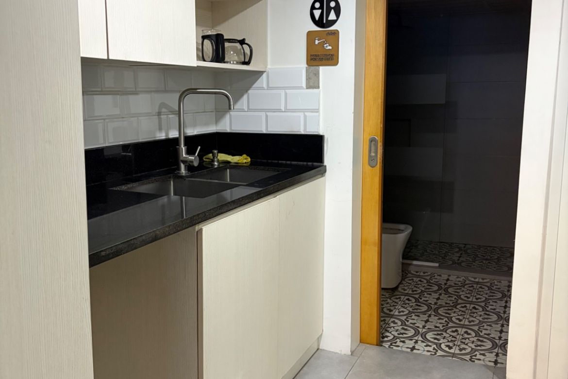 Commercial for Sale in Manila, Metro Manila near LRT-2 Legarda – photo 8