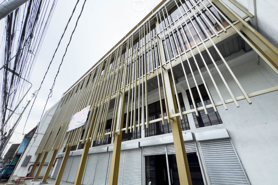 Commercial for Sale in Pasay, Metro Manila near MRT-3 Taft Avenue – photo 4