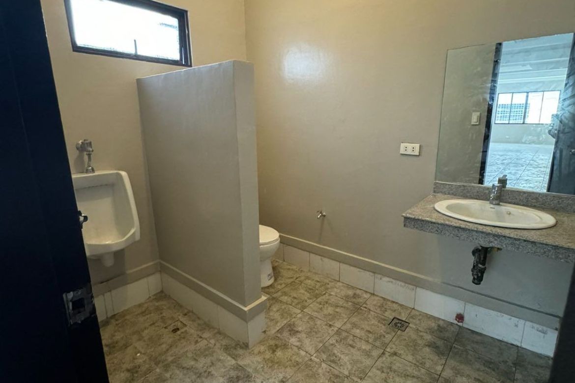 Commercial for Sale in Pio Del Pilar, Makati, Metro Manila – photo 8
