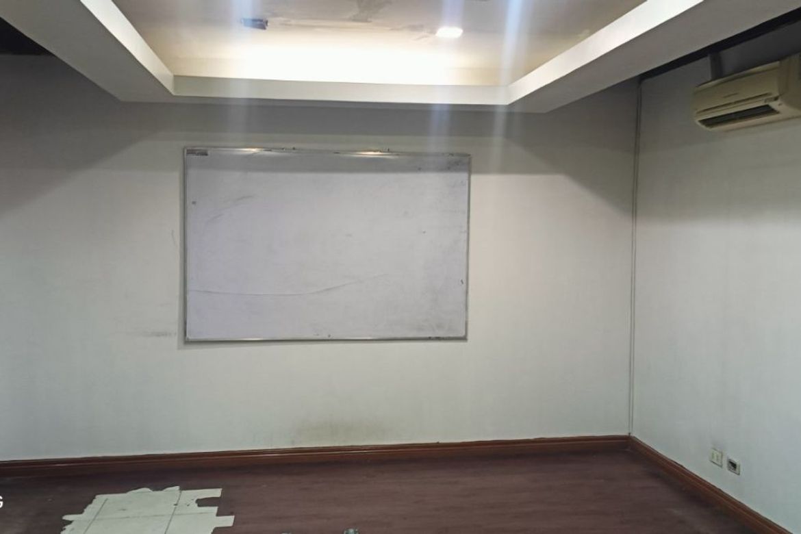 Commercial for Sale in Prestige Tower, San Antonio, Pasig, Metro Manila near MRT-3 Ortigas – photo 5