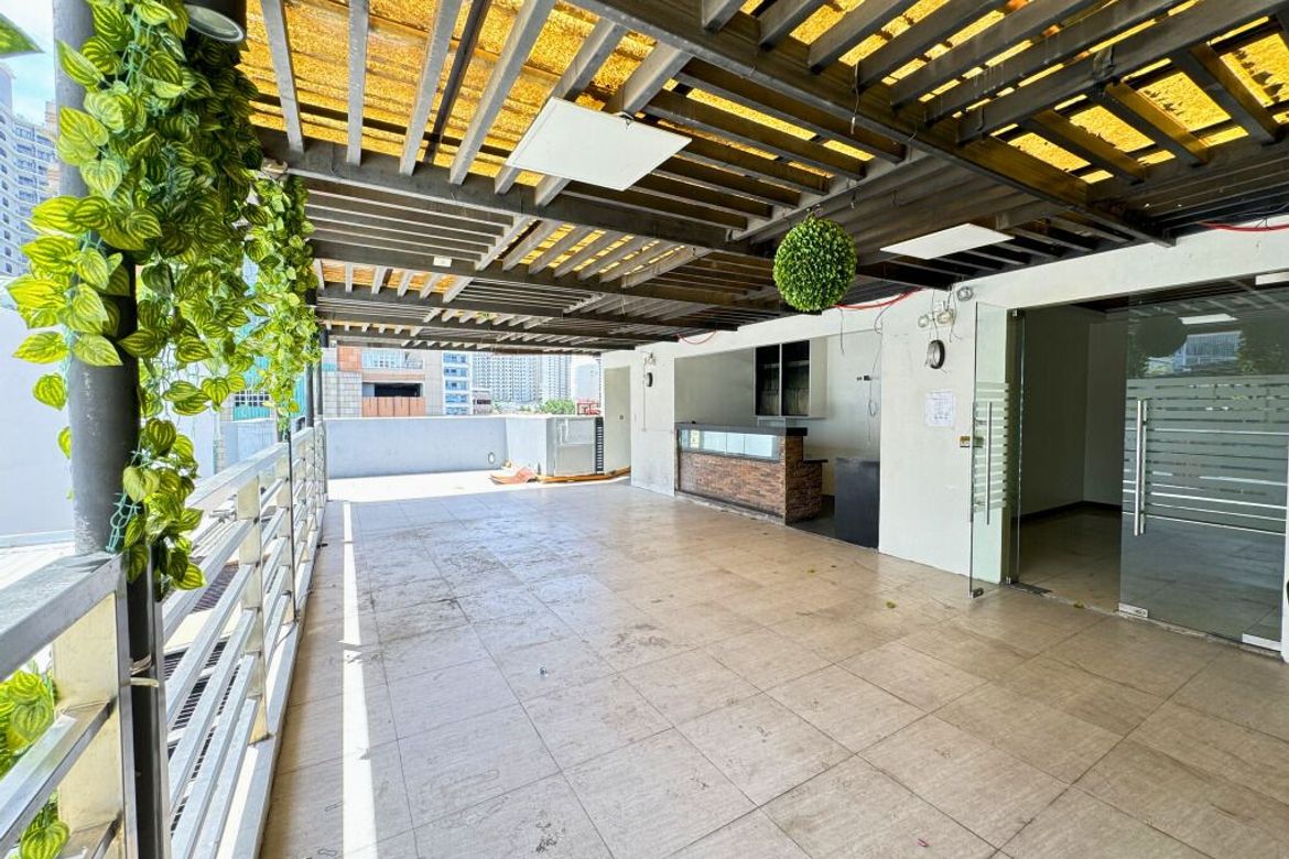 Commercial for Sale in Santa Cruz, Makati, Metro Manila – photo 6
