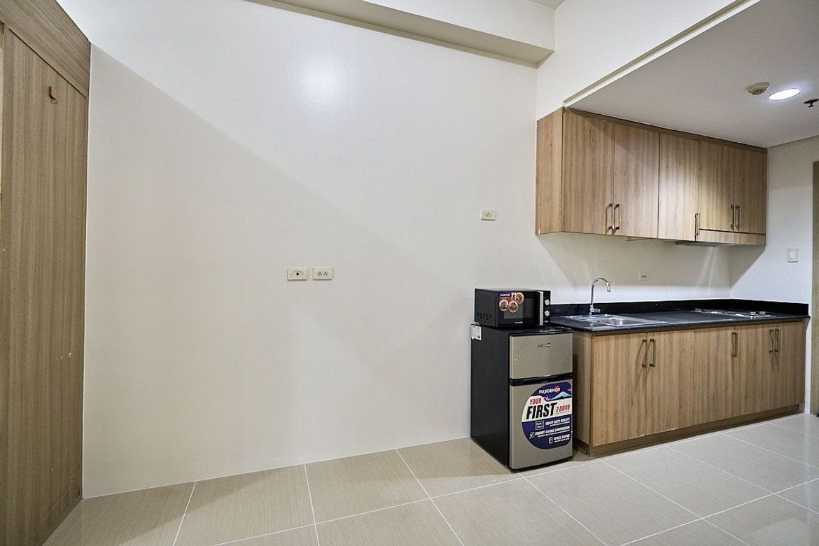 Condo for Rent in Shore Residences, Barangay 76, Pasay, Metro Manila near LRT-1 Libertad photo 4