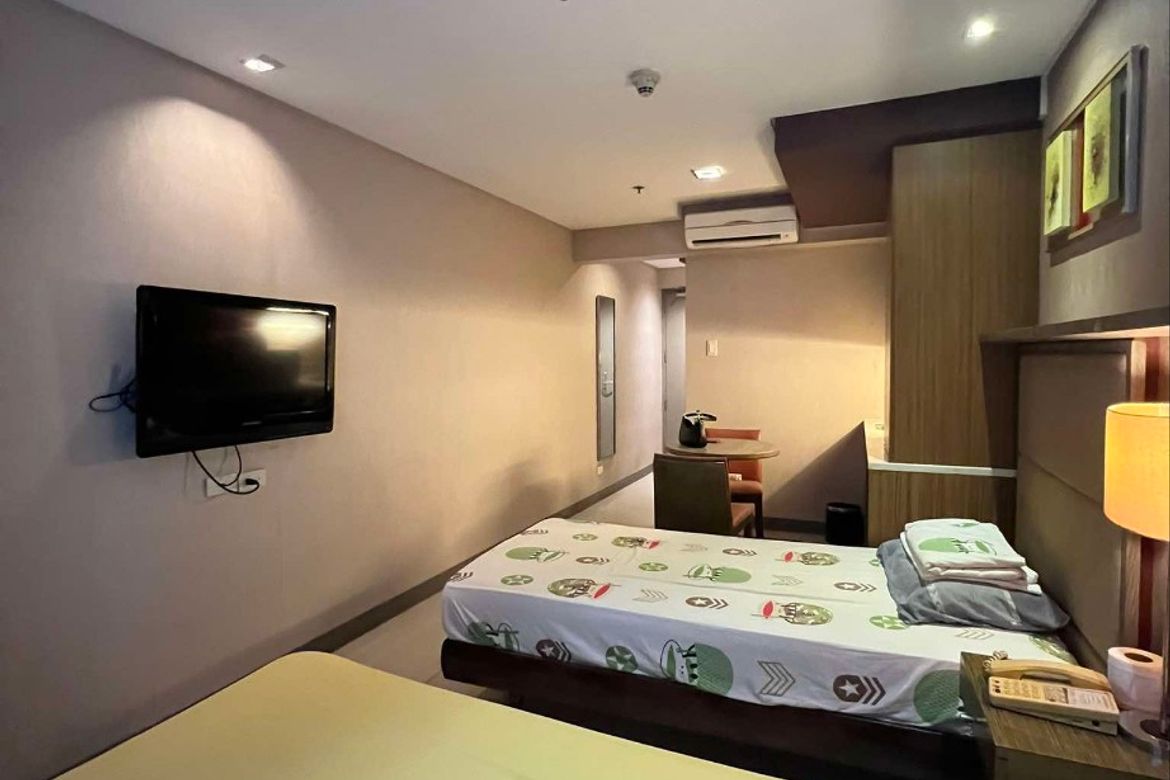 Condo for Sale in Antel Spa and Serenity Suites, Poblacion, Makati City