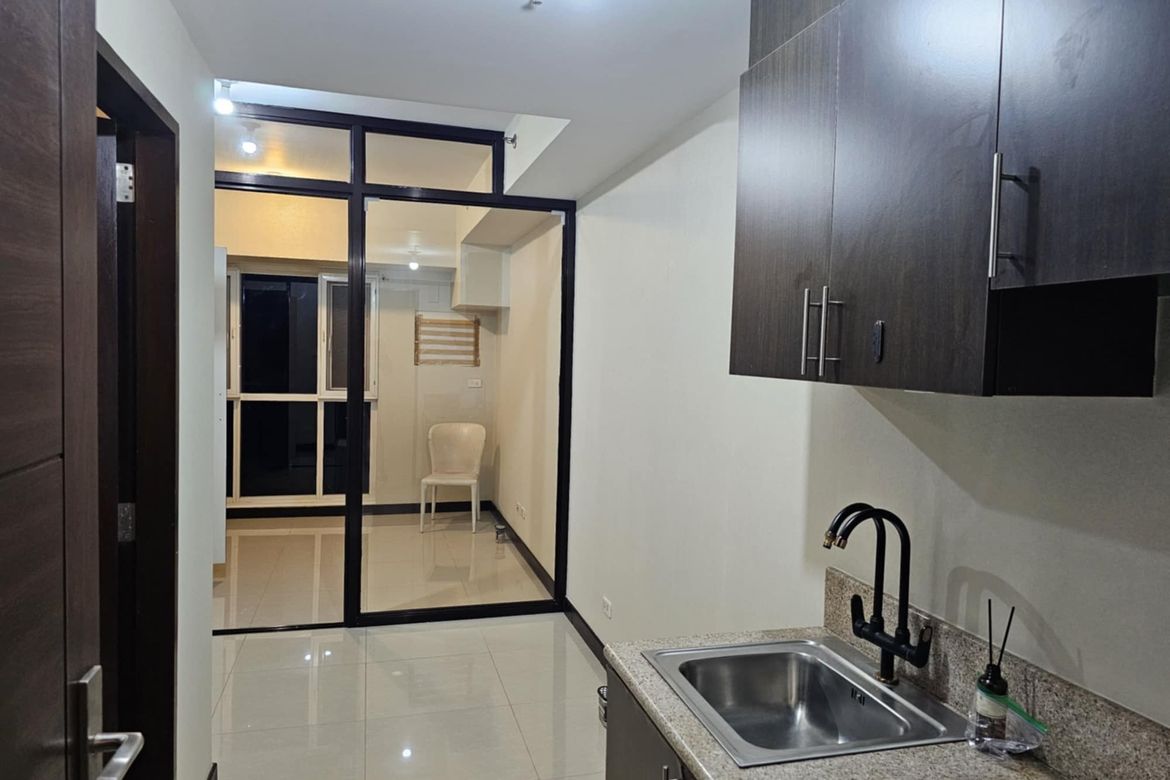 Condo for Sale in Axis Residences, Highway Hills, Mandaluyong, Metro Manila near MRT-3 Boni