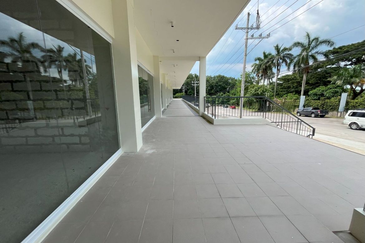 Condo for Sale in Berkeley Suites, Inchican, Silang, Cavite – photo 5