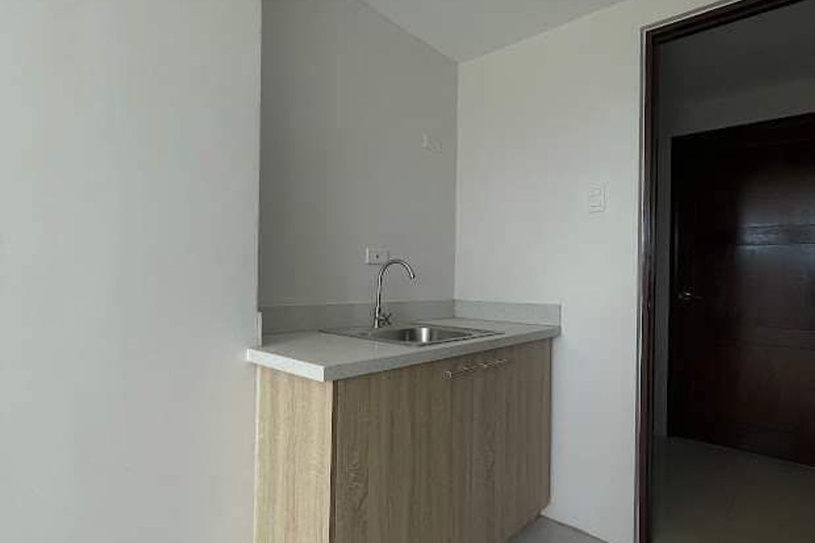 Condo for Sale in Centro, Mandaue, Cebu – photo 4
