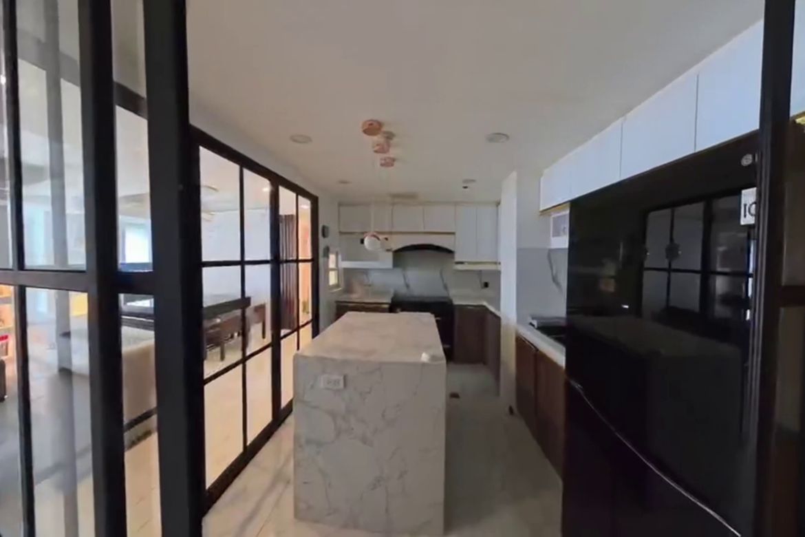 Condo for Sale in Ermita, Manila, Metro Manila near LRT-1 Pedro Gil – photo 2
