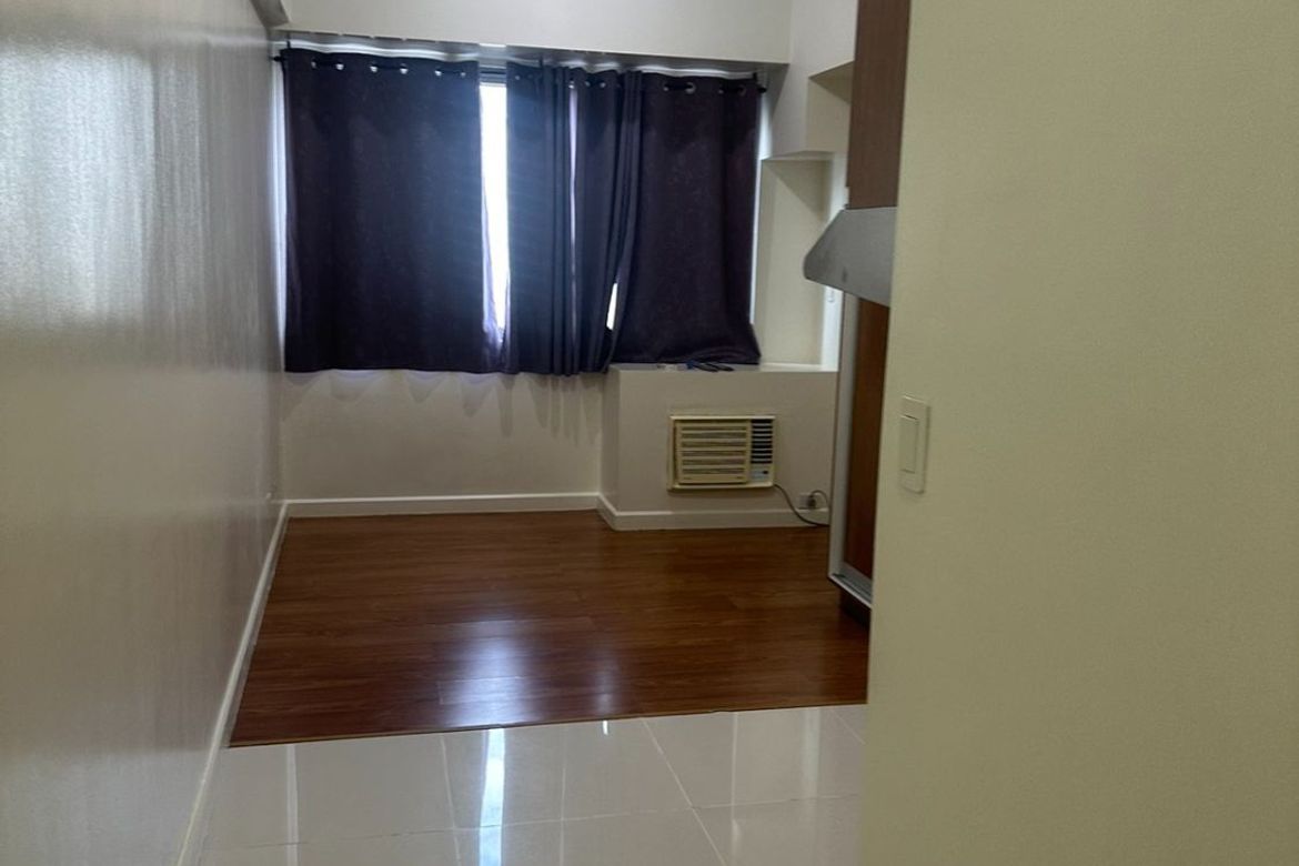 Condo for Sale in Eton Tower Makati, San Lorenzo, Makati City – photo 2
