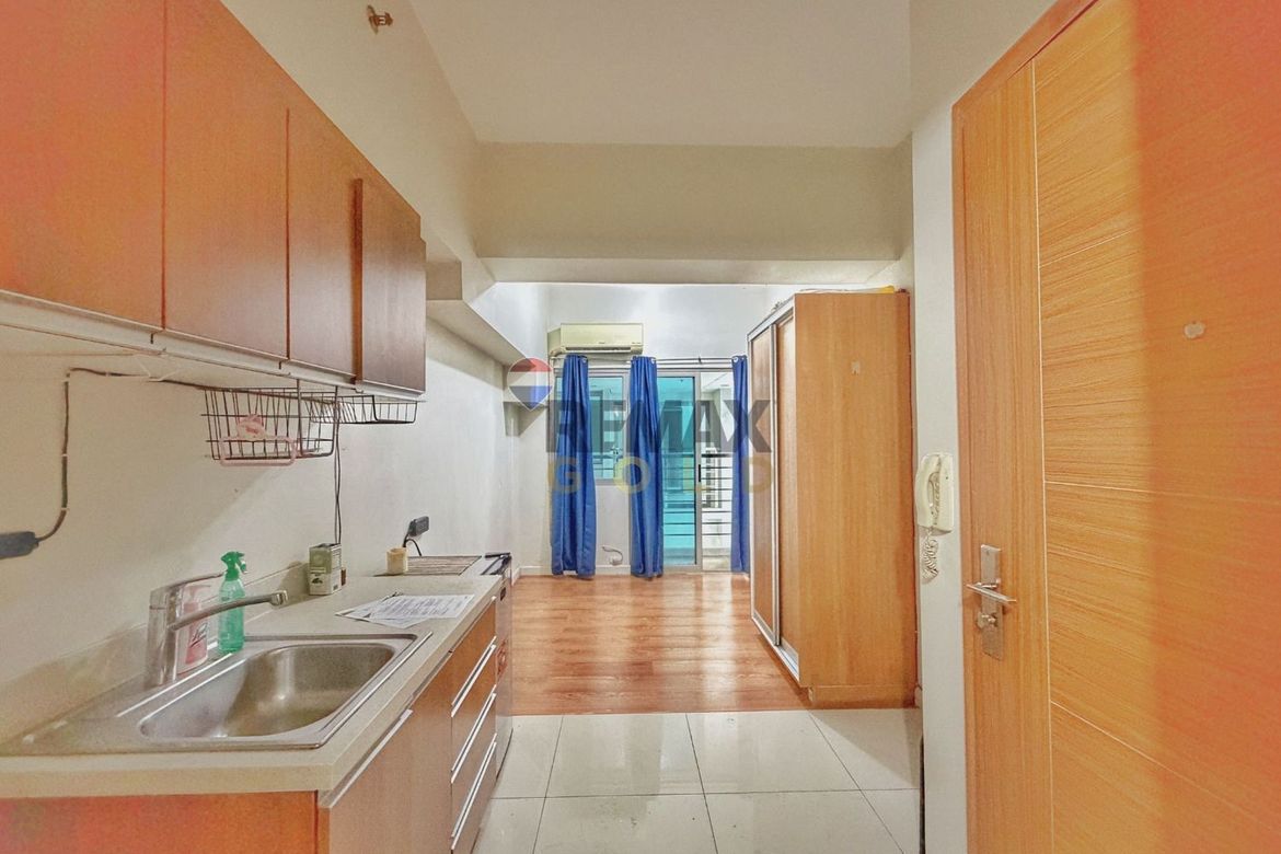 Condo for Sale in Eton Tower Makati, San Lorenzo, Makati City – photo 3
