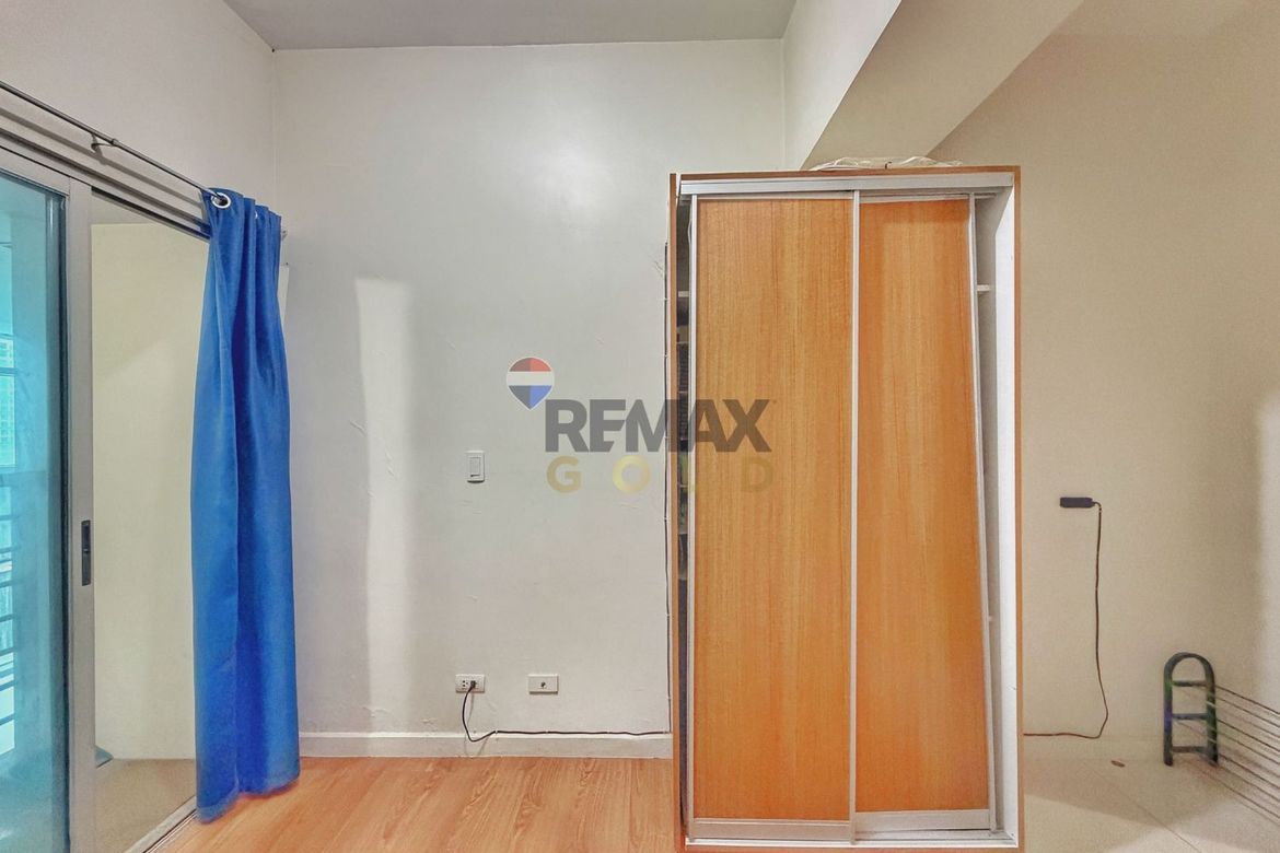 Condo for Sale in Eton Tower Makati, San Lorenzo, Makati City – photo 7