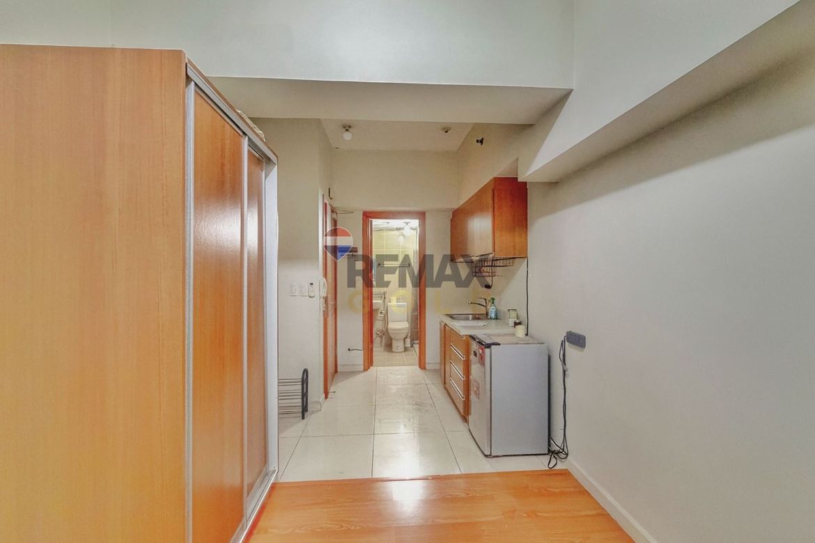 Condo for Sale in Eton Tower Makati, San Lorenzo, Makati City – photo 9