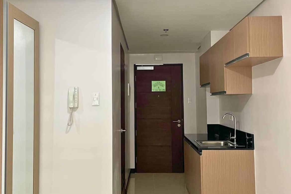Condo for Sale in Gateway Regency Studios, Barangka Ilaya, Mandaluyong, Metro Manila near MRT-3 Boni – photo 3