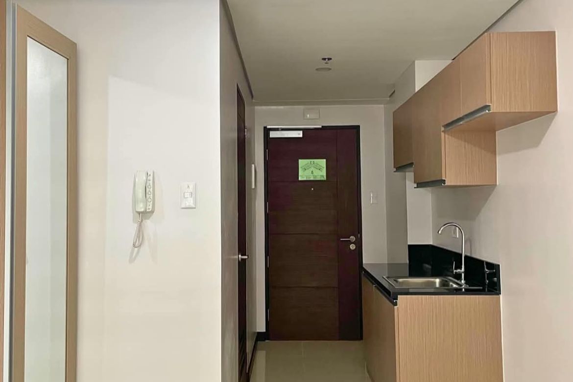Condo for Sale in Gateway Regency Studios, Barangka Ilaya, Mandaluyong, Metro Manila near MRT-3 Boni – photo 3