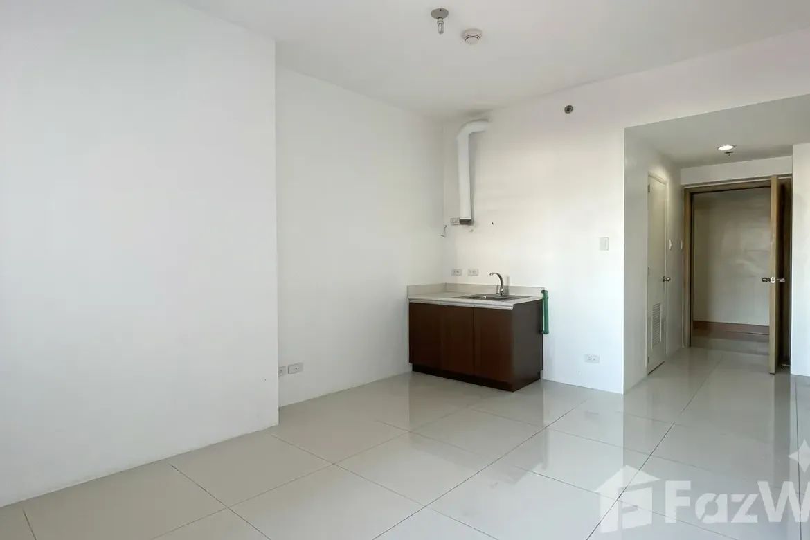Condo for Sale in Grand Riviera Suites, Ermita, Manila, Metro Manila near LRT-1 Pedro Gil – photo 2