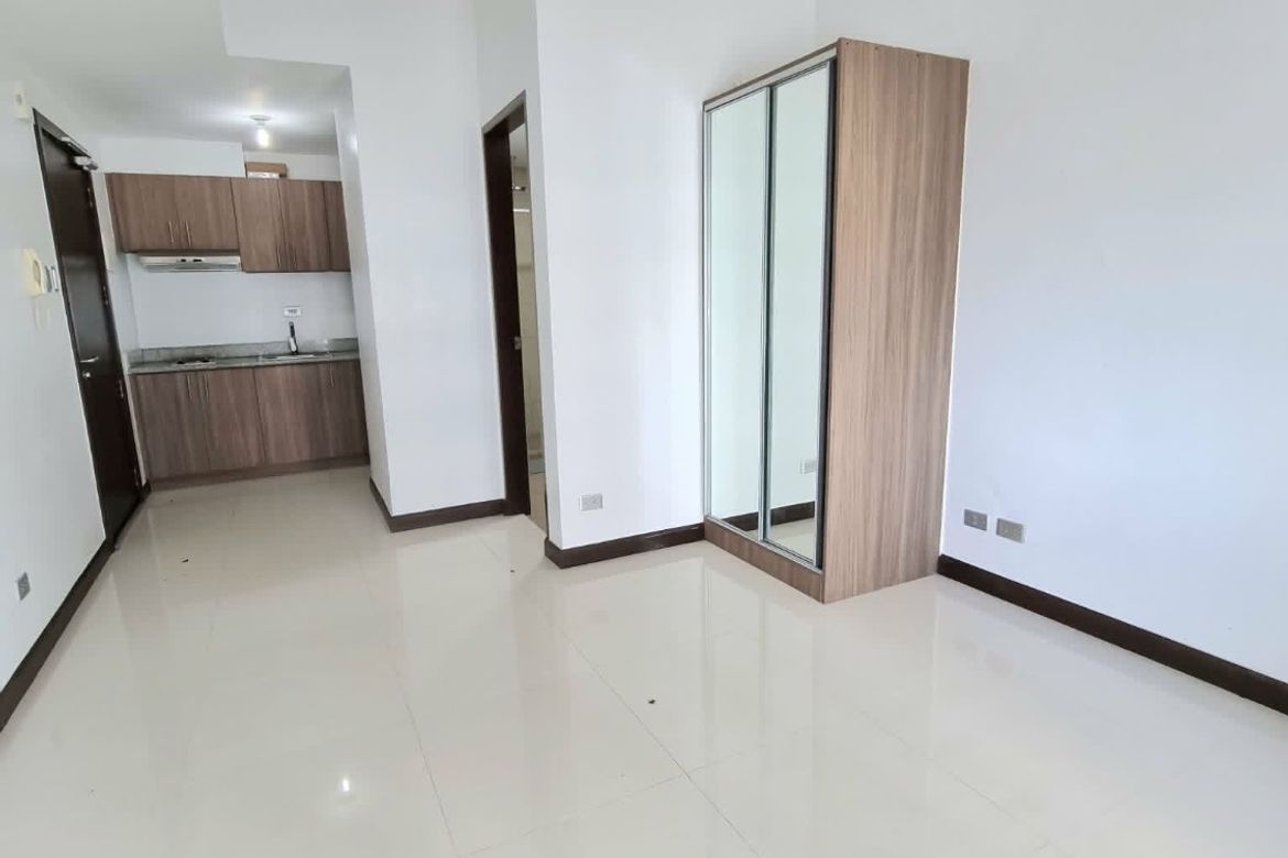 Condo for Sale in Greenhills, San Juan, Metro Manila near MRT-3 Santolan – photo 2