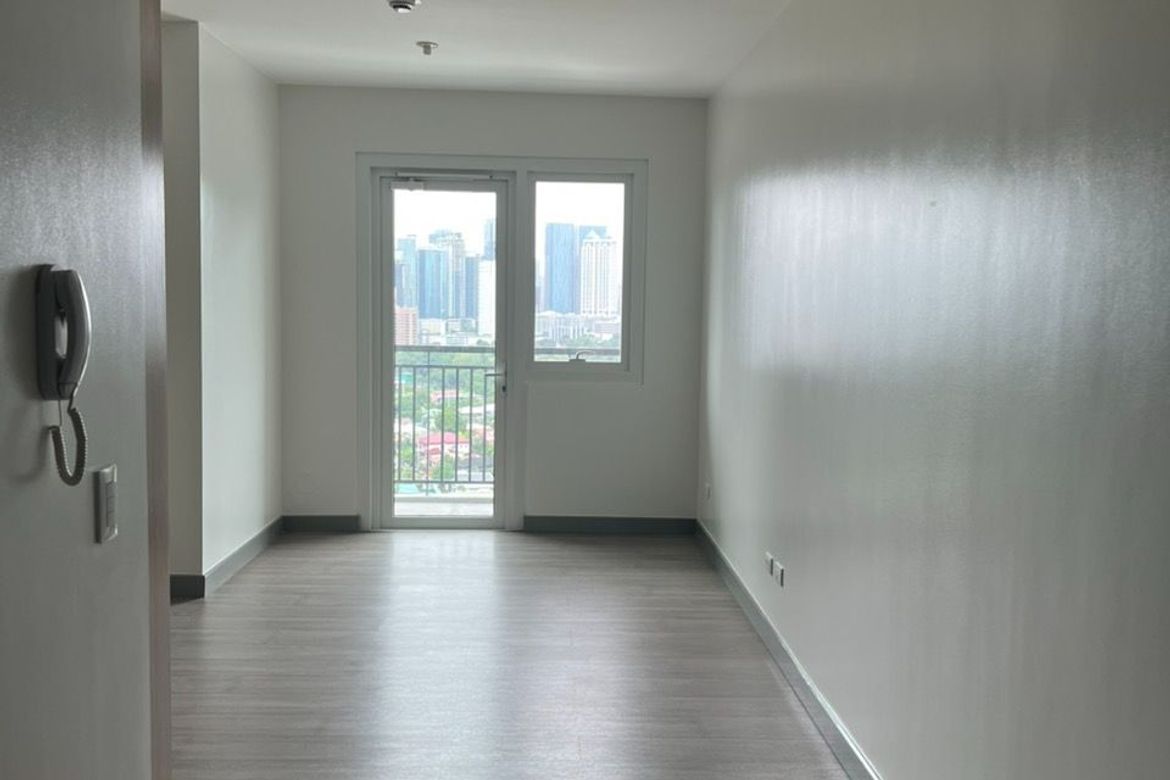 Condo for Sale in Greenhills, San Juan, Metro Manila near MRT-3 Santolan