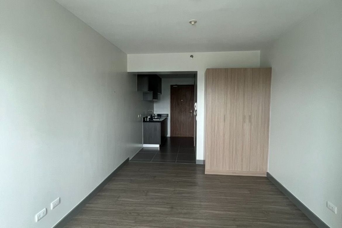 Condo for Sale in Greenhills, San Juan, Metro Manila near MRT-3 Santolan – photo 6