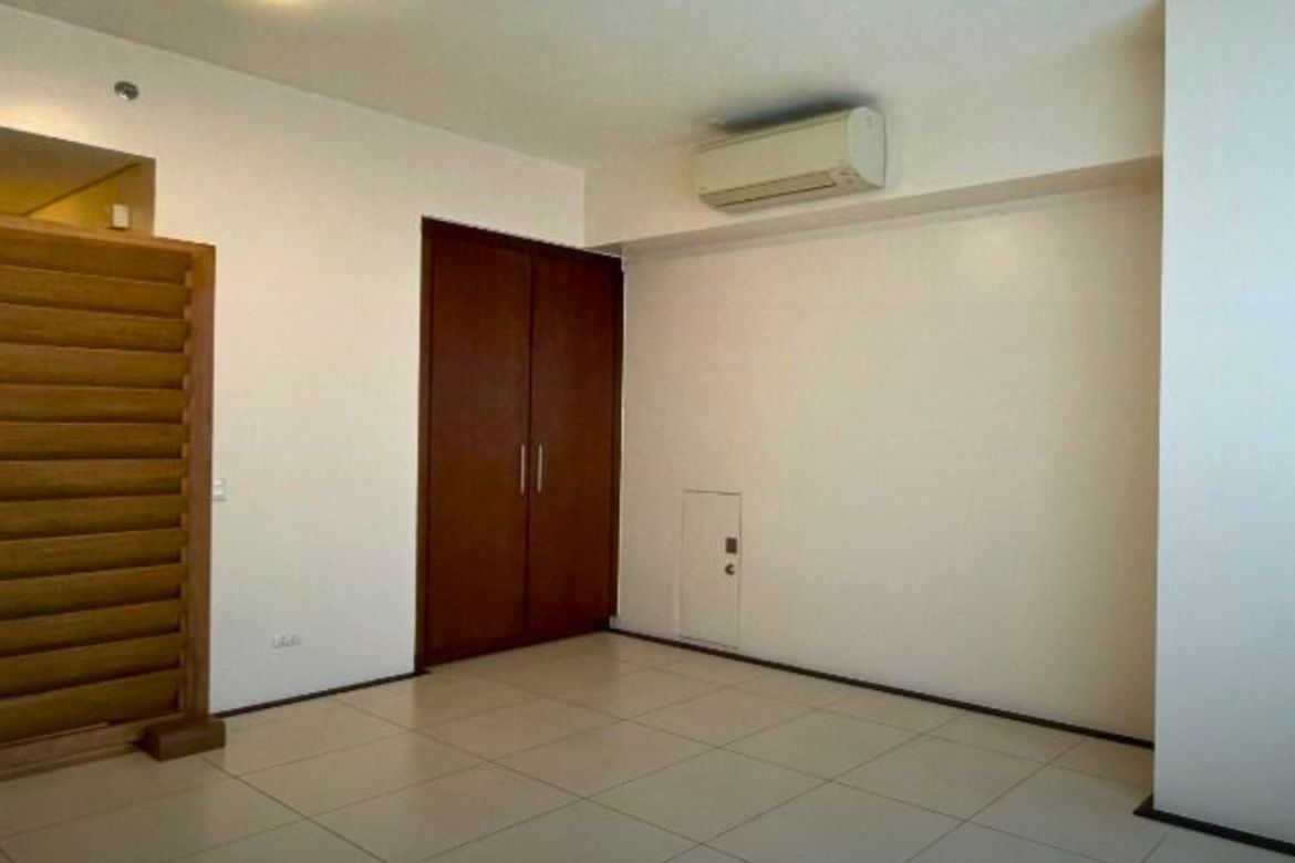 Condo for Sale in Greenhills, San Juan, Metro Manila near MRT-3 Santolan