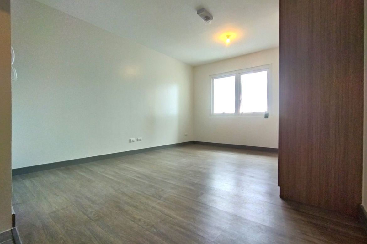 Condo for Sale in Greenhills, San Juan, Metro Manila near MRT-3 Santolan – photo 2