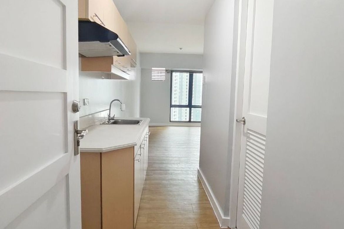 Condo for Sale in Highway Hills, Mandaluyong, Metro Manila near MRT-3 Boni – photo 8