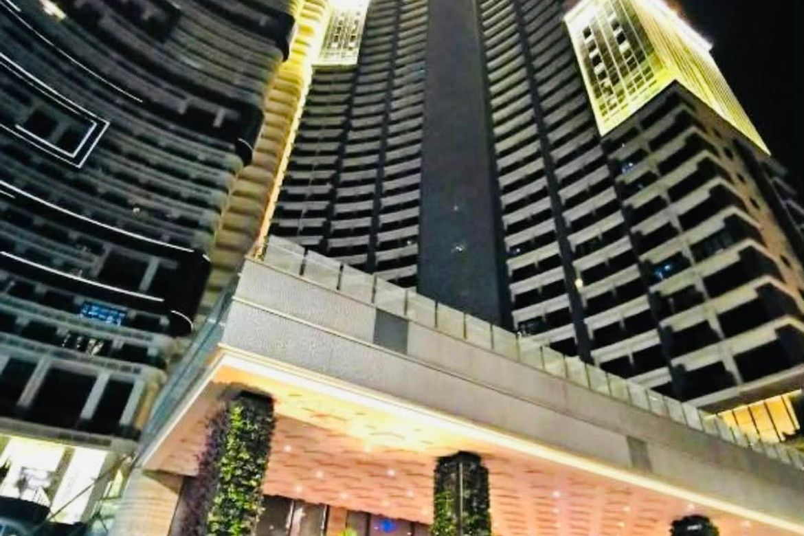 Condo for Sale in Knightsbridge Residences, Poblacion, Makati City
