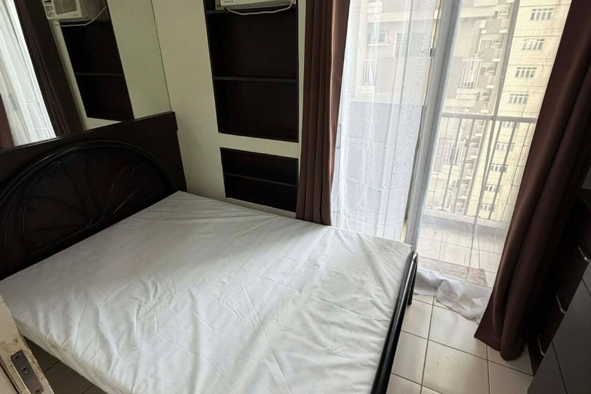Condo for Sale in Laureano di Trevi Tower, Pio Del Pilar, Makati, Metro Manila near MRT-3 Magallanes