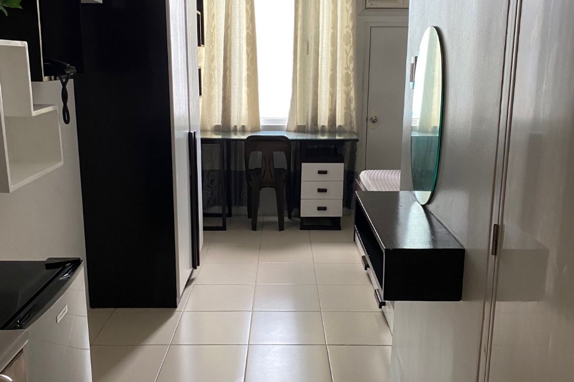 Condo for Sale in Manila, Metro Manila near LRT-2 Legarda