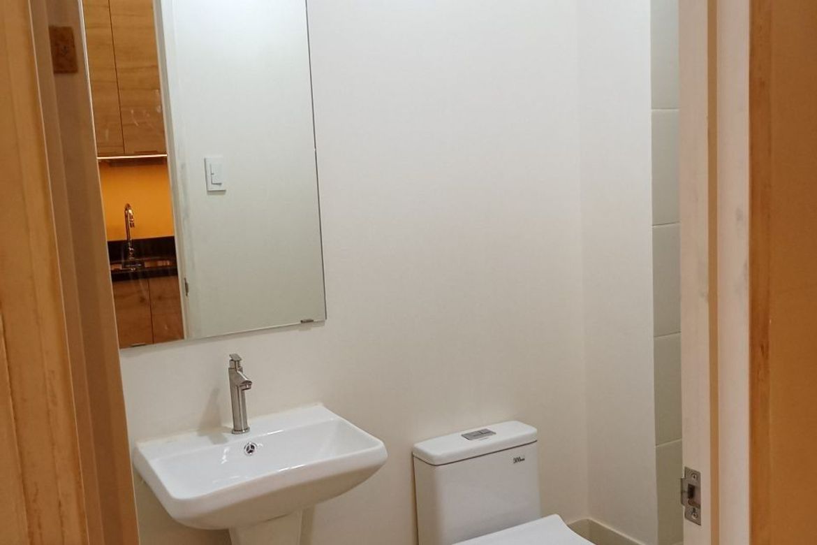 Condo for Sale in Manila, Metro Manila near LRT-2 Recto – photo 8