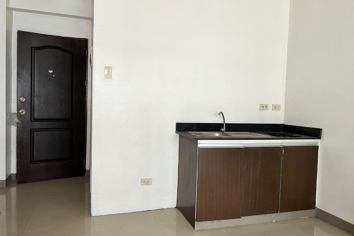 Condo for Sale in Moonwalk, Parañaque, Metro Manila – photo 8