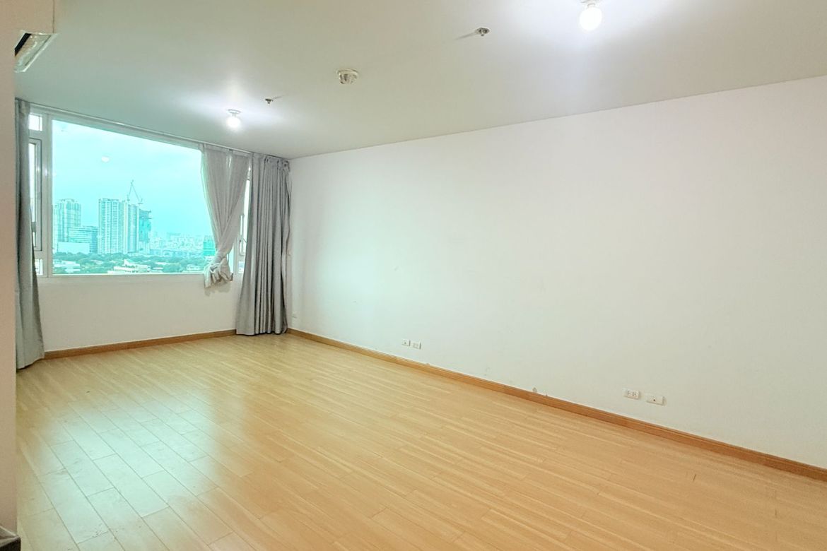 Condo for Sale in Park Terraces, San Lorenzo, Makati, Metro Manila near MRT-3 Ayala – photo 2