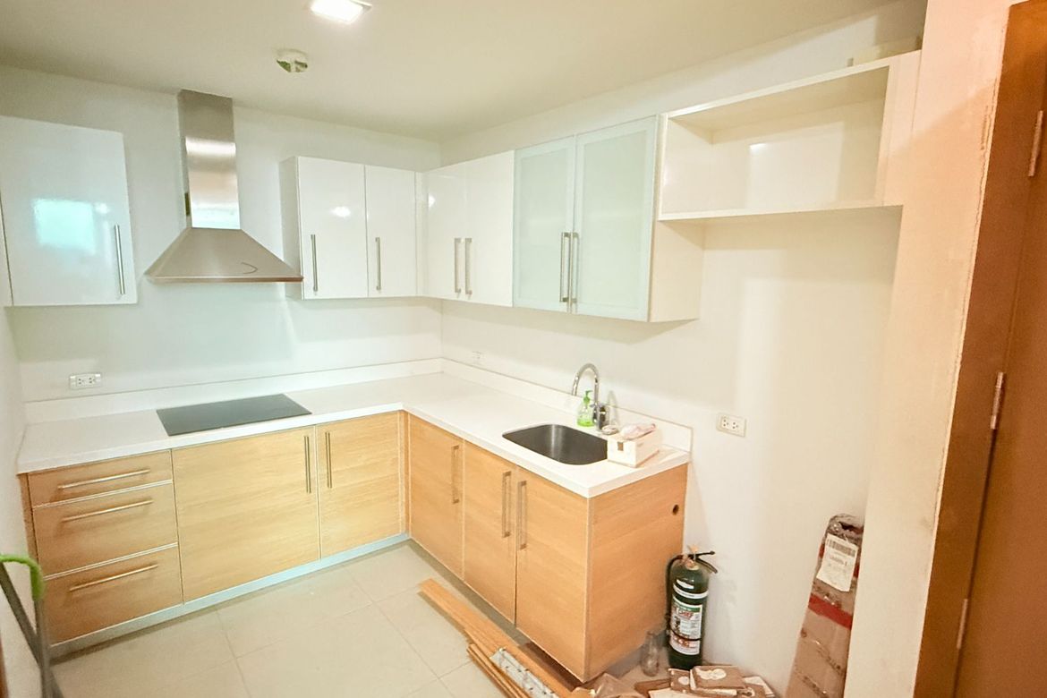 Condo for Sale in Park Terraces, San Lorenzo, Makati, Metro Manila near MRT-3 Ayala – photo 4