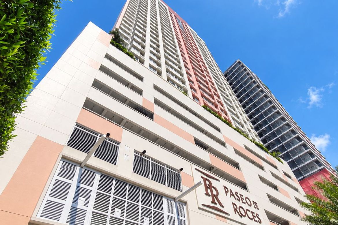 Condo for Sale in Paseo De Roces, Pio Del Pilar, Makati, Metro Manila
