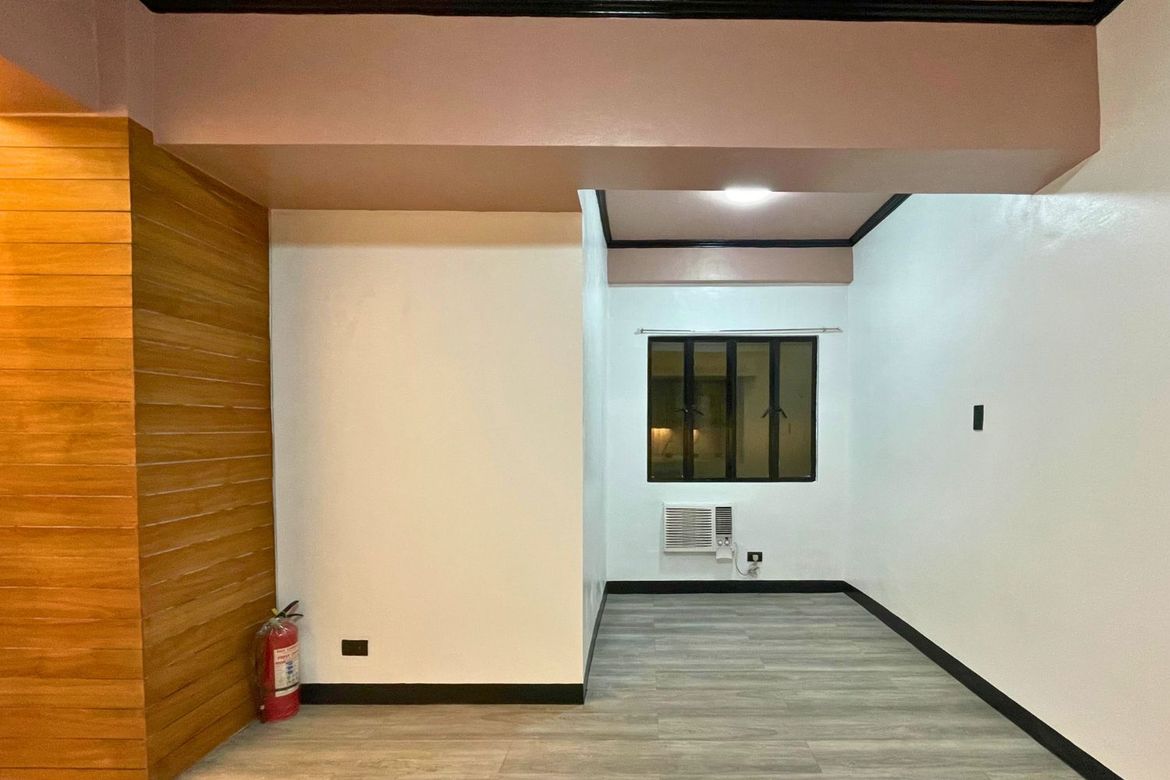 Condo for Sale in Pio Del Pilar, Makati, Metro Manila – photo 4