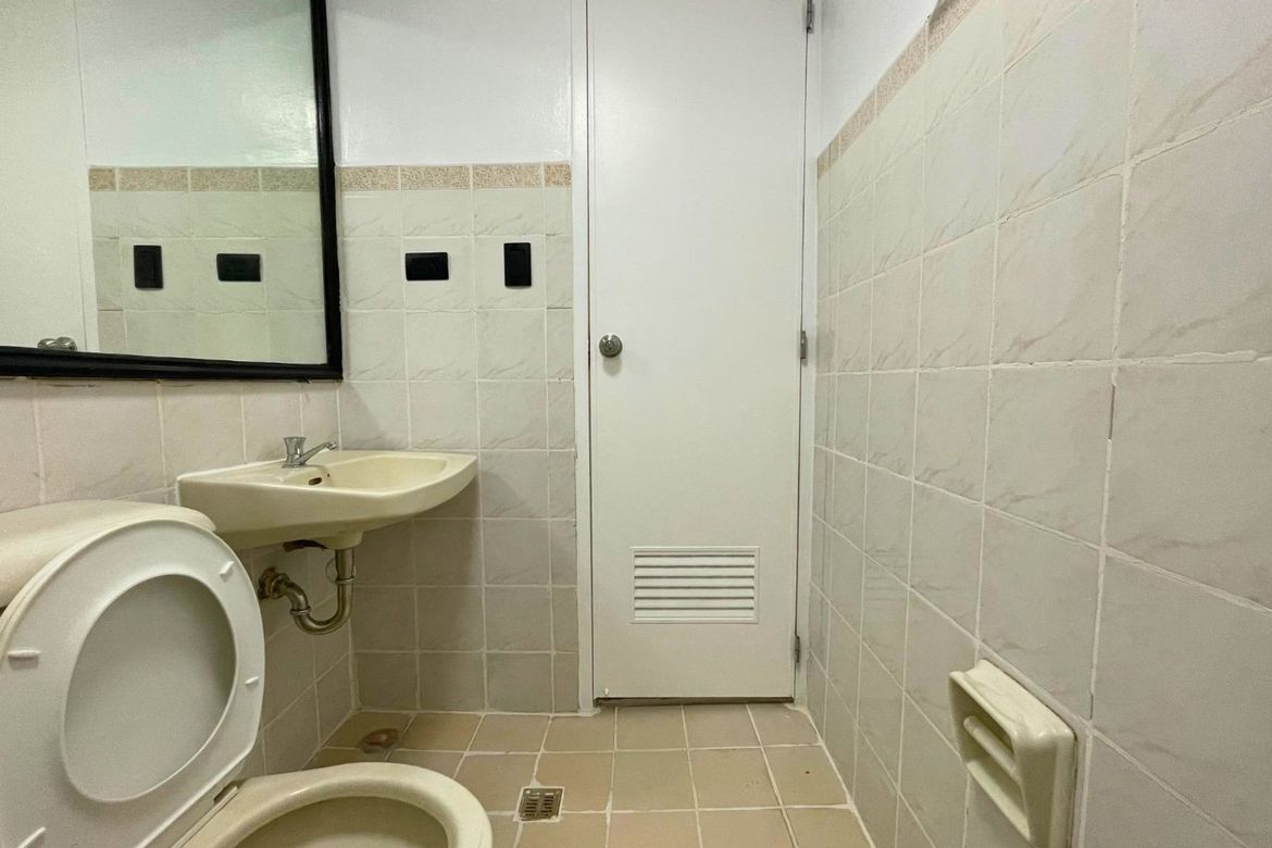 Condo for Sale in Pio Del Pilar, Makati, Metro Manila – photo 6