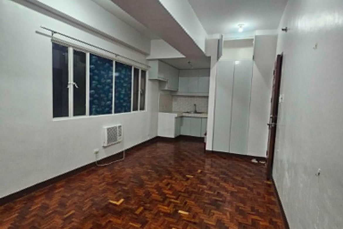 Condo for Sale in Pio Del Pilar, Makati, Metro Manila