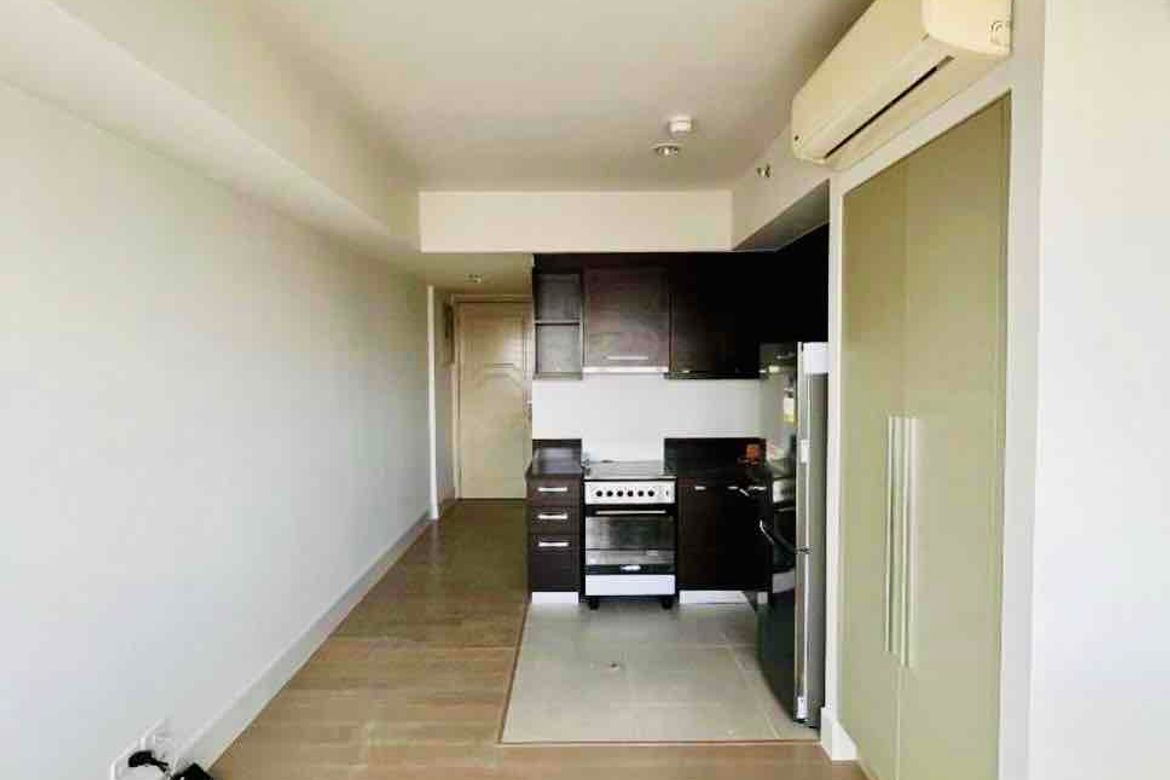 Condo for Sale in Proscenium at Rockwell, Guadalupe Viejo, Makati, Metro Manila near MRT-3 Guadalupe