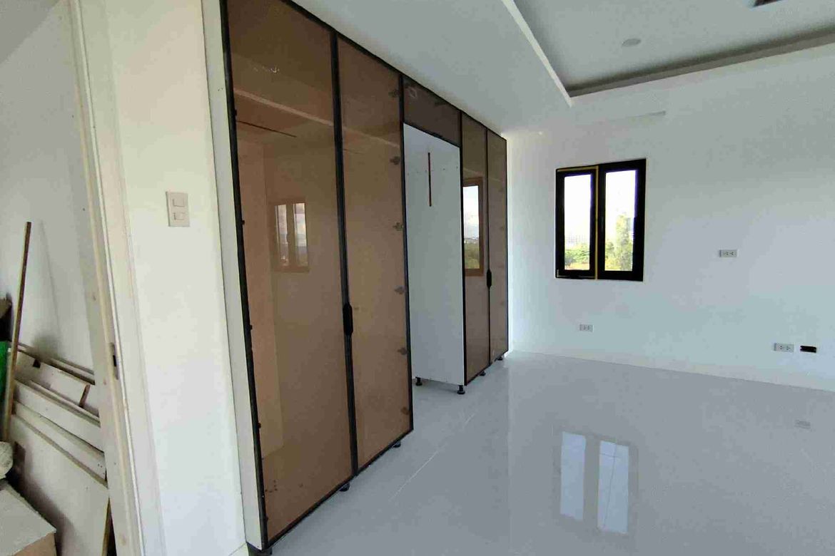 Condo for Sale in Punta Engaño, Lapu-Lapu, Cebu – photo 3