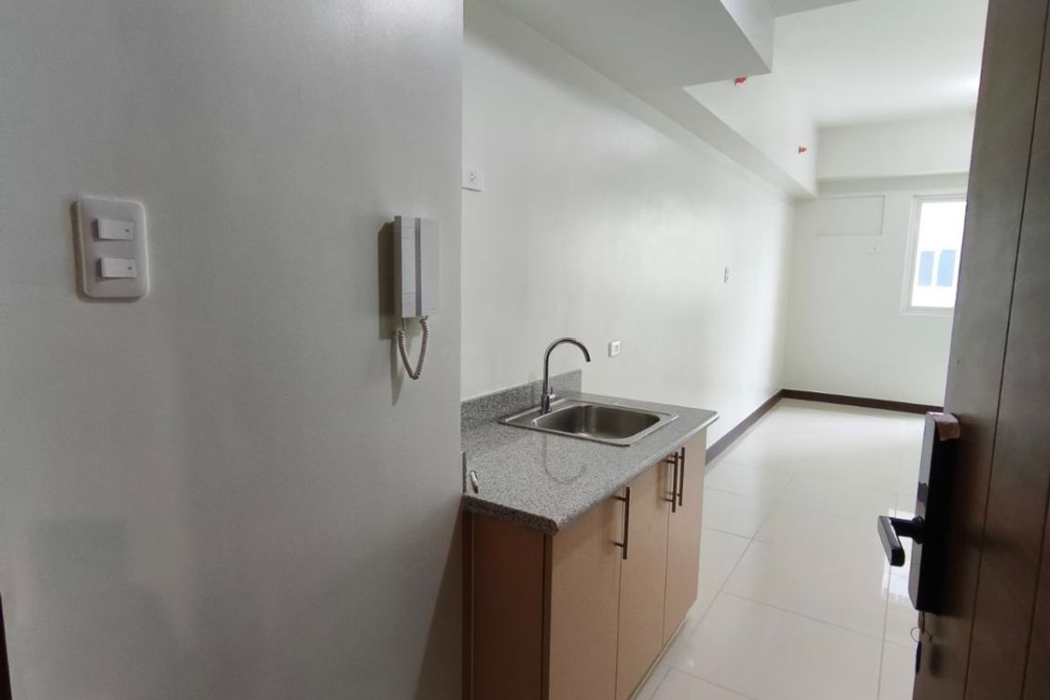 Condo for Sale in Quantum Residences, Barangay 49, Pasay, Metro Manila near LRT-1 Gil Puyat – photo 2