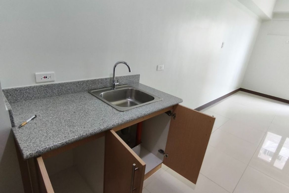 Condo for Sale in Quantum Residences, Barangay 49, Pasay, Metro Manila near LRT-1 Gil Puyat – photo 6