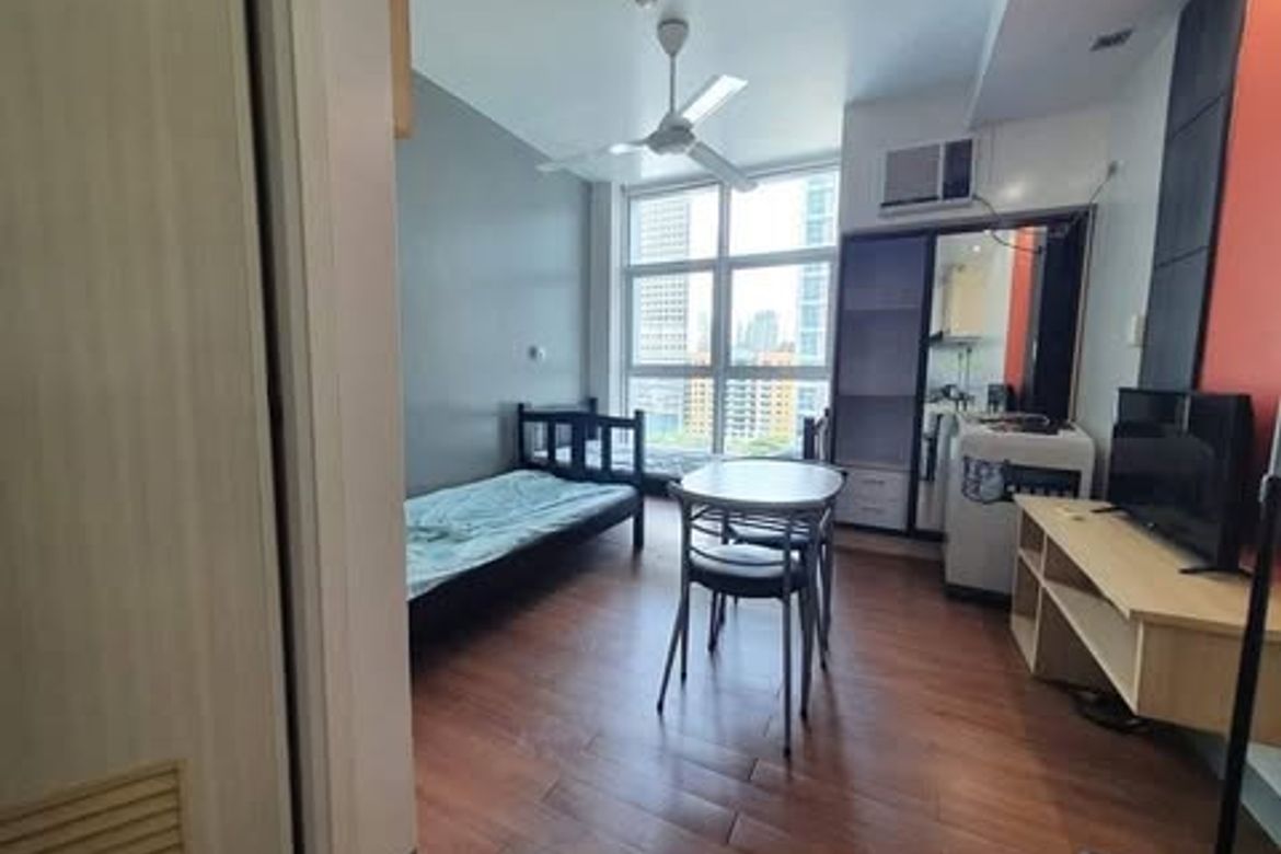 Condo for Sale in San Antonio, Makati, Metro Manila