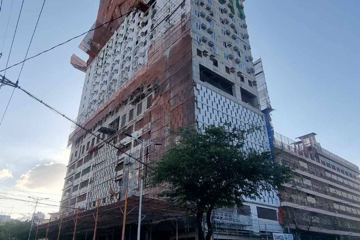 Condo for Sale in Santa Cruz, Manila, Metro Manila near LRT-1 Bambang