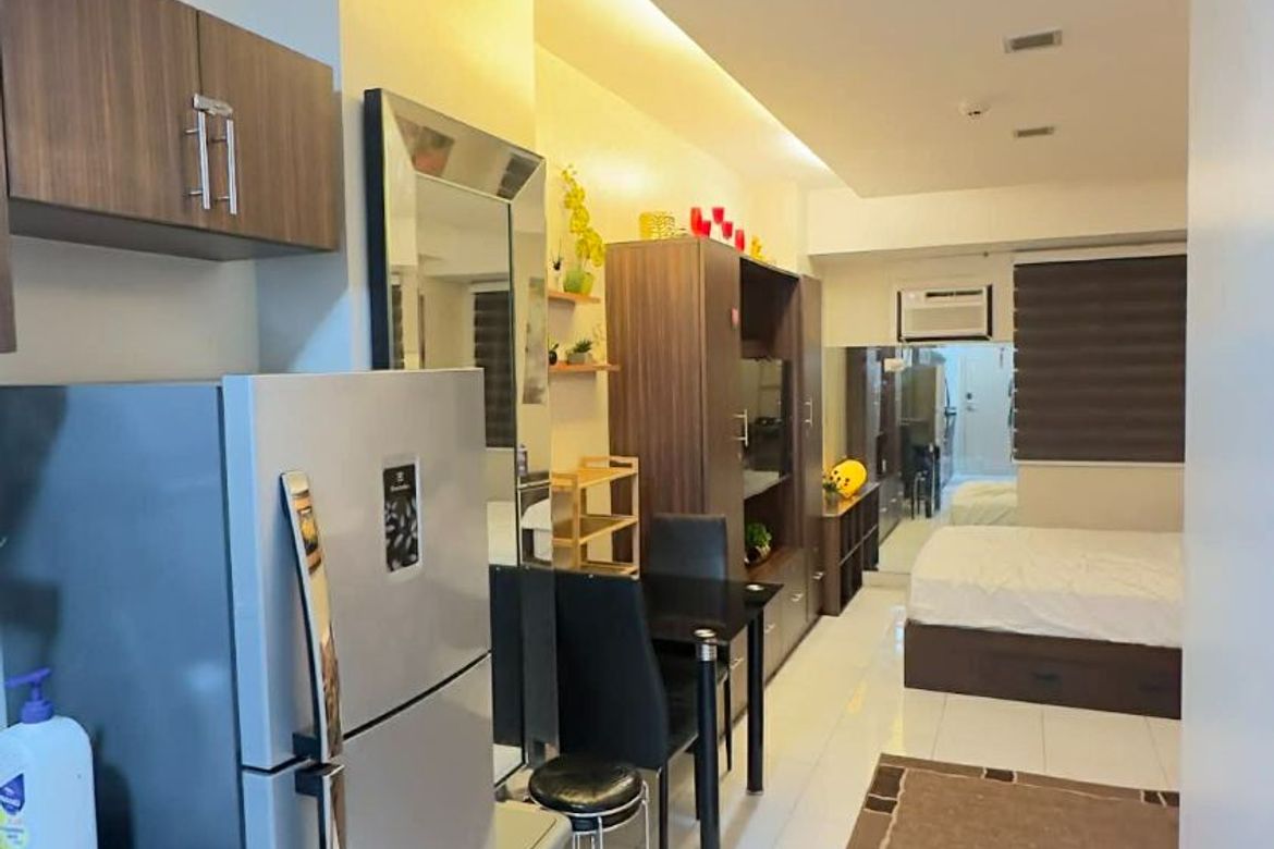Condo for Sale in South Triangle, Quezon City, Metro Manila near MRT-3 Quezon Avenue
