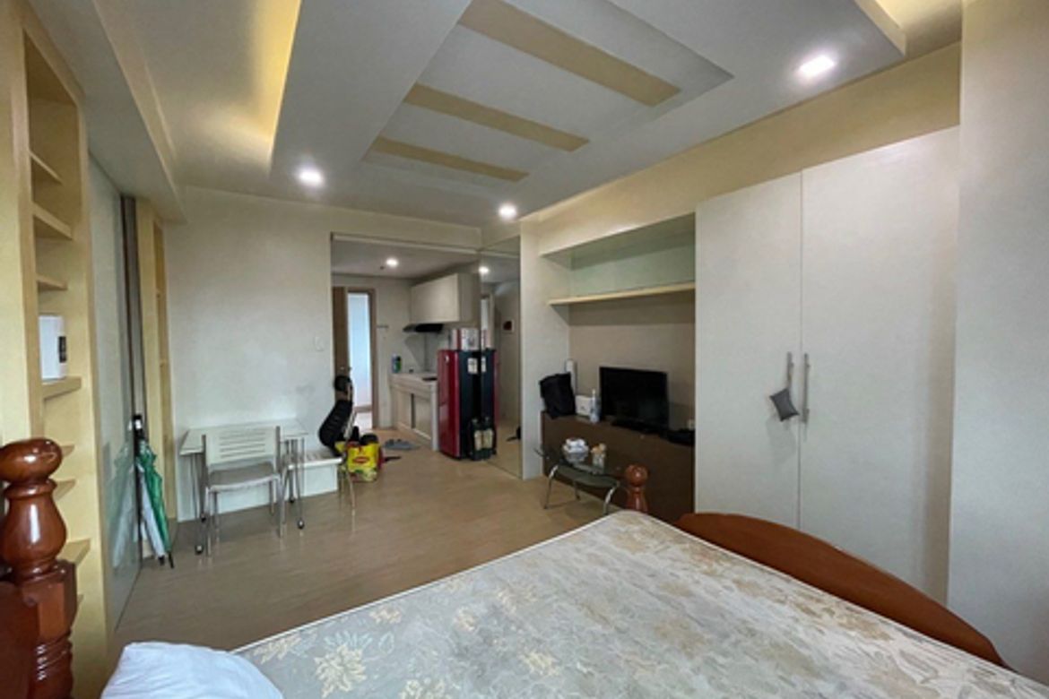 Condo for Sale in South Triangle, Quezon City, Metro Manila near MRT-3 Quezon Avenue