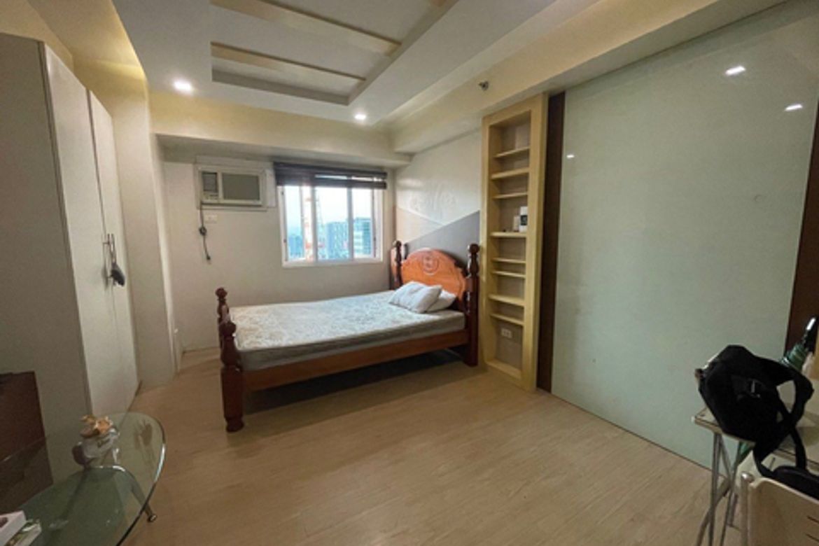 Condo for Sale in South Triangle, Quezon City, Metro Manila near MRT-3 Quezon Avenue – photo 2