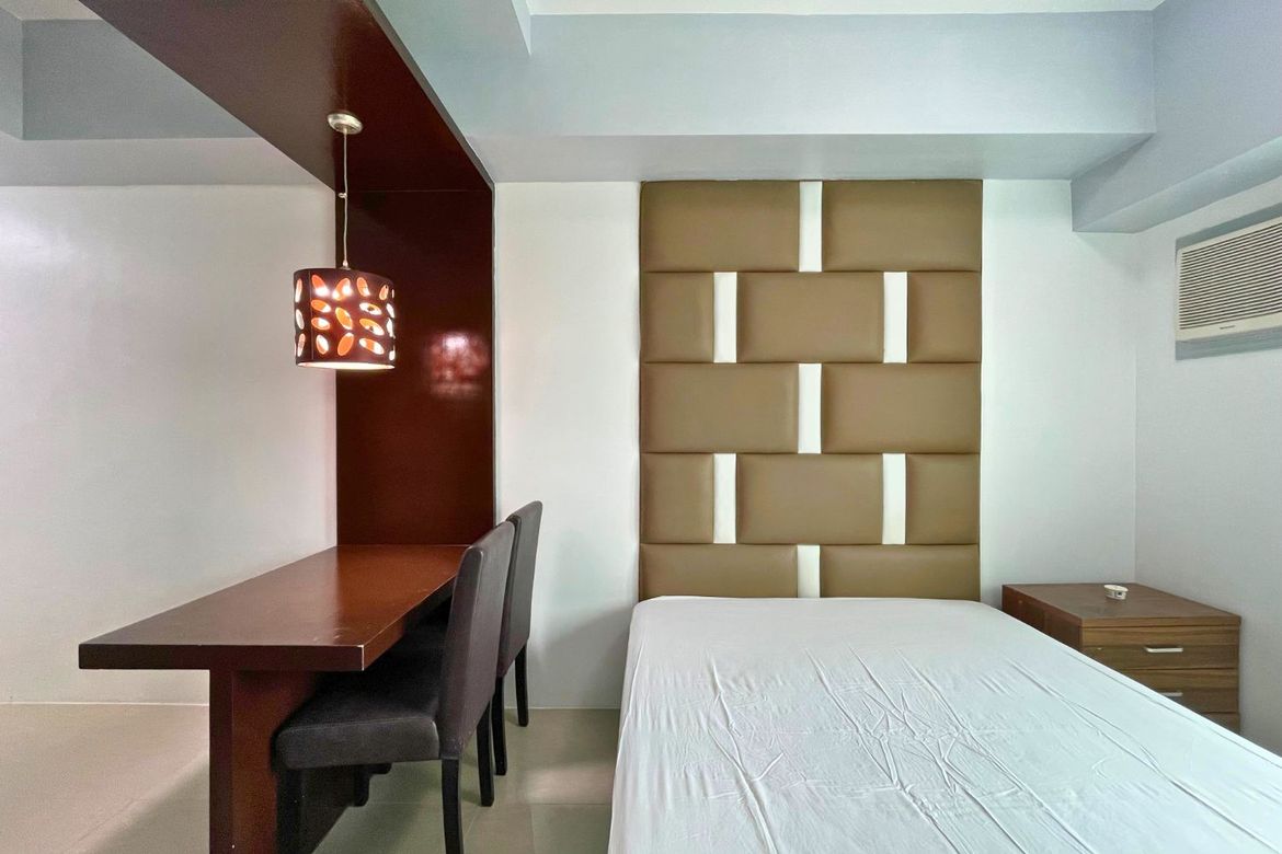 Condo for Sale in The Beacon, Bangkal, Makati, Metro Manila near MRT-3 Magallanes