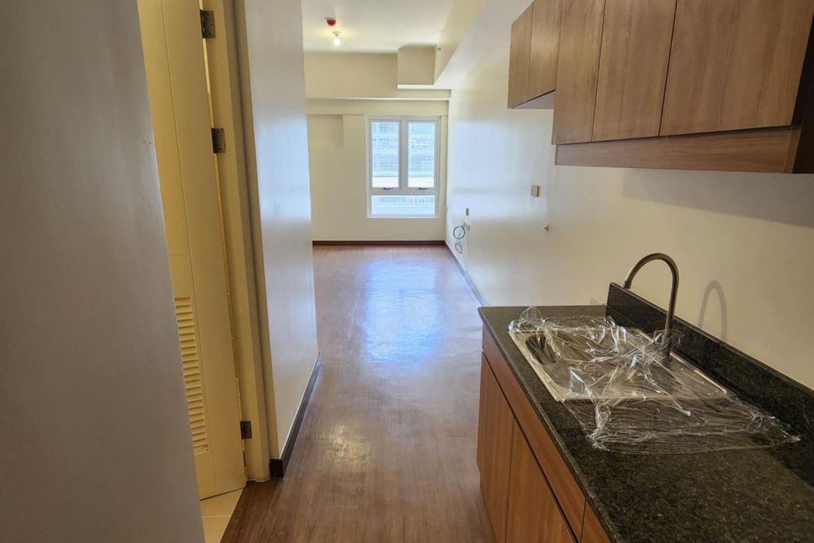 Condo for Sale in The Camden Place, Malate, Manila, Metro Manila – photo 2